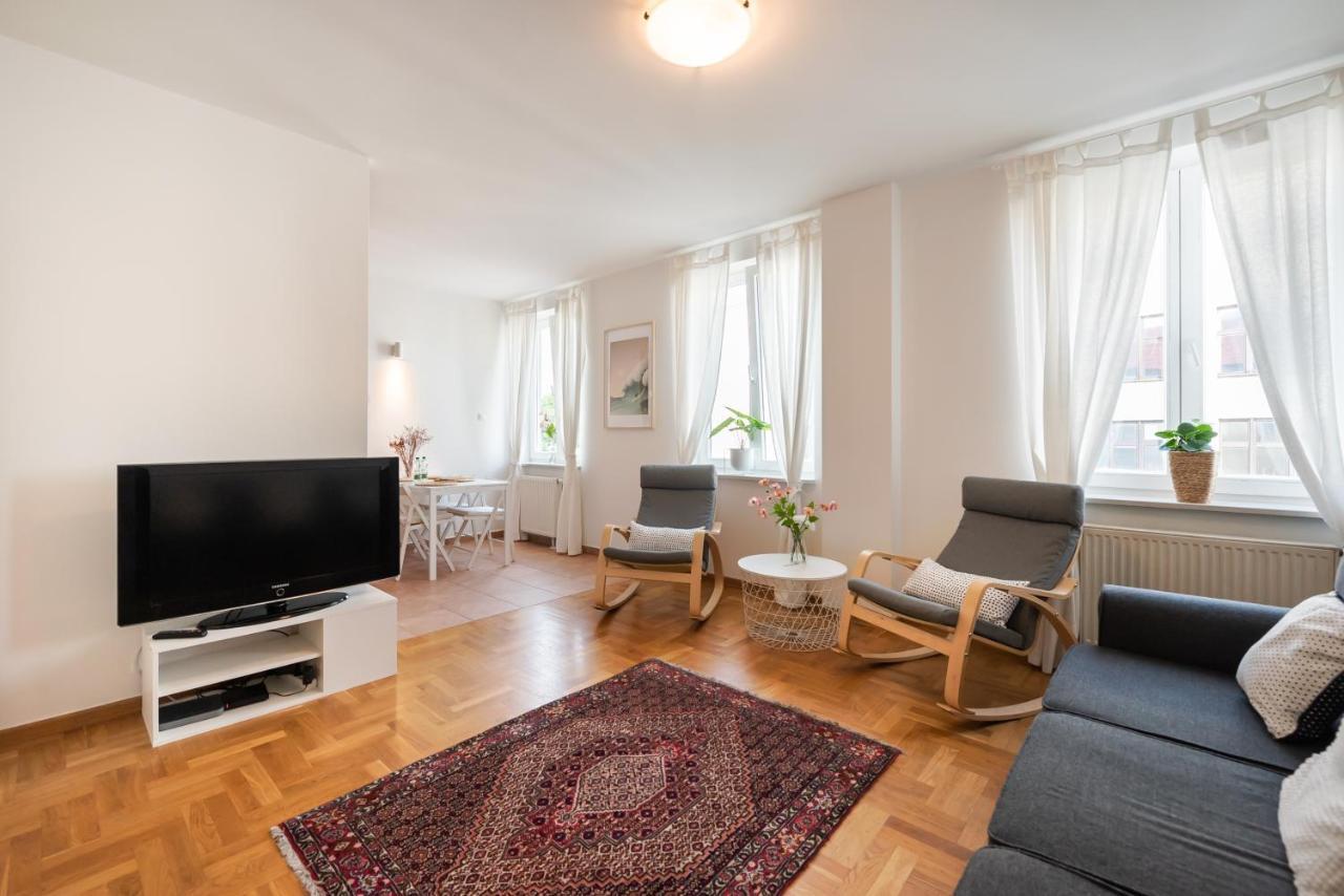 New Town Spacious Apartment Varsó Kültér fotó
